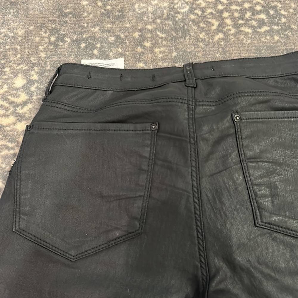 ZARA COATED 4 ZIPPER SLIM BLACK JEAN. LOOKS LIKE LEATHER SIZE 4 - Picture 11 of 12